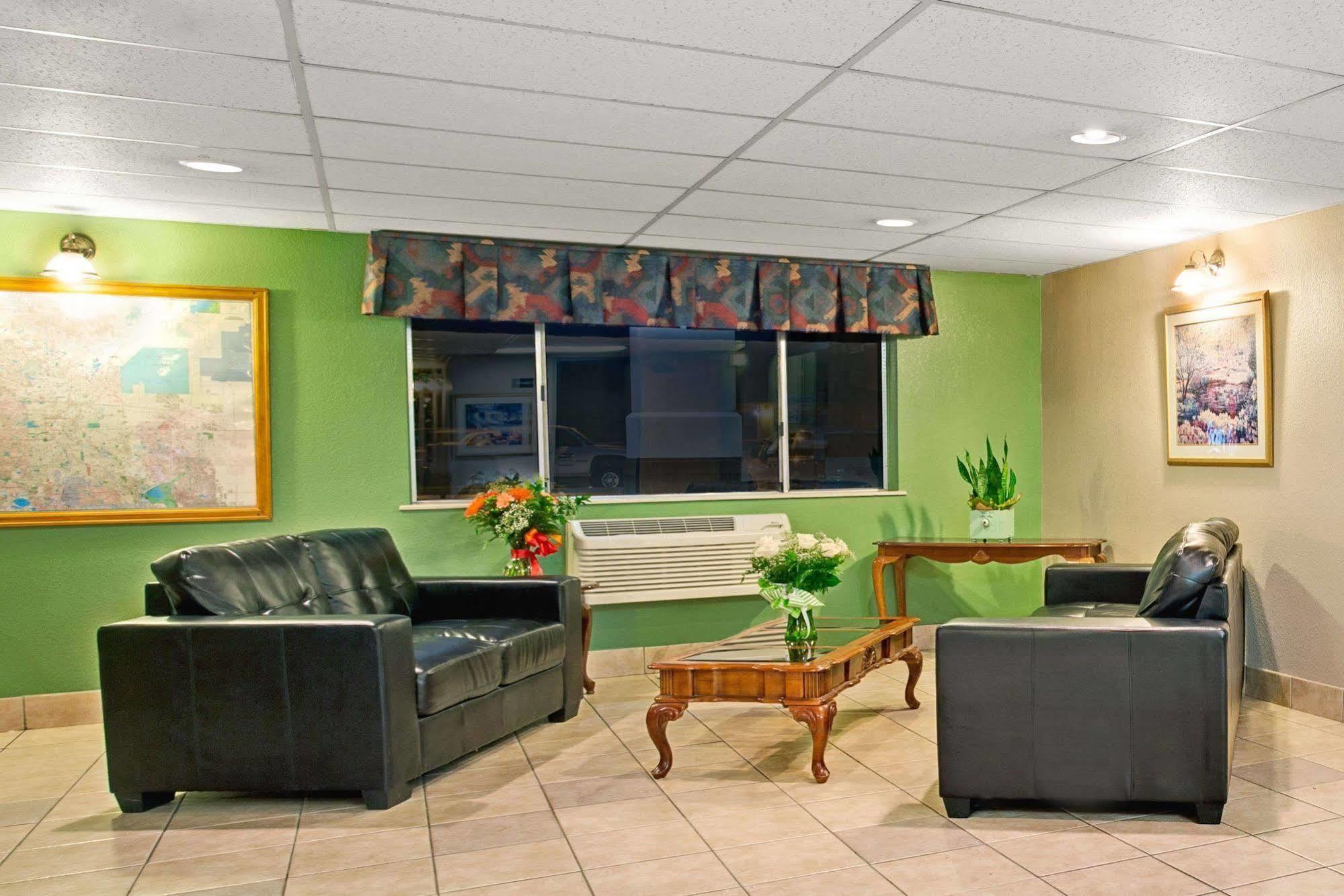 Super 8 By Wyndham Henderson North East Denver Eksteriør bilde